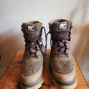 Sorel Brown Sherpa Winter Boots with Burgundy Laces